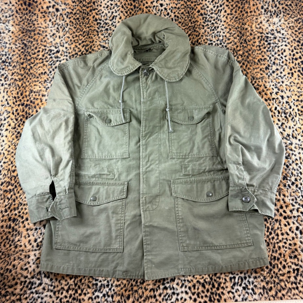 Vintage 1960s Vietnam War OG-107 Sateen Field Coat Medium Short Olive Green
